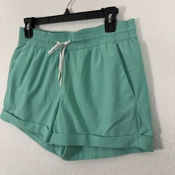 Lululemon Light Green Cuffed Athletic Shorts with Side Pockets - Picture 5 of 9